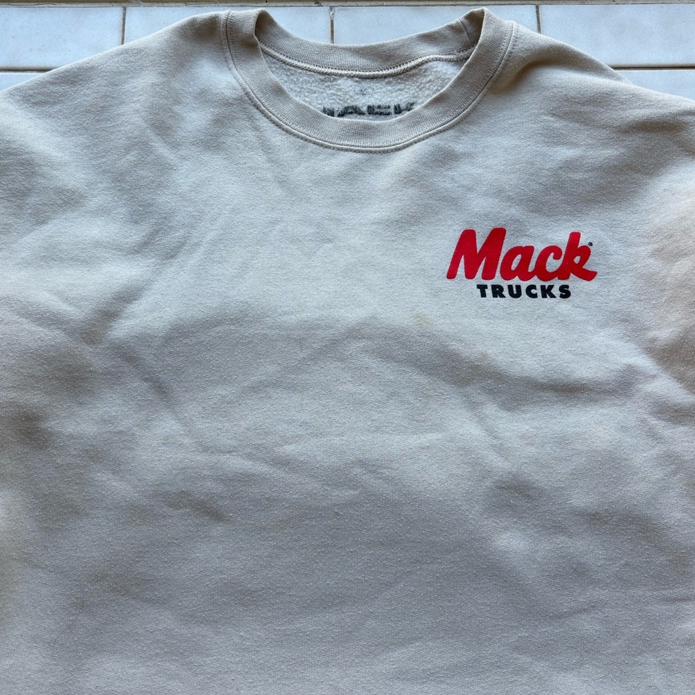 *SOLD* Mack Truck’s Crewneck: size M